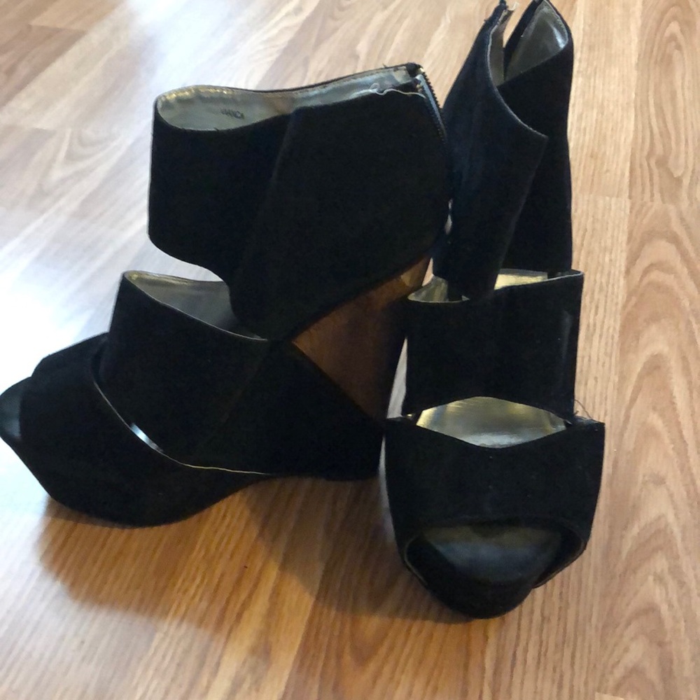 Black Wedges